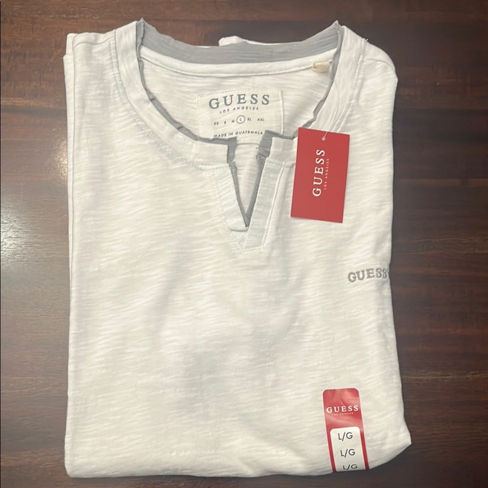 🏳️‍🌈 Guess White Short Sleeve Tee - Picture 7 of 7